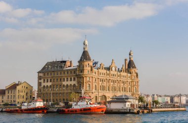 İSTANBUL, TURKEY - 18 Ocak 2015: İstanbul, Türkiye 'nin Asya kesimindeki Haydarpaşa demiryolu terminali 