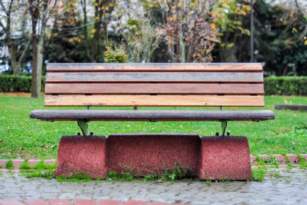 Trä Park Bench Trädgården — Stockfoto