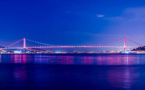 イスタンブール ボスポラス橋 7月15日殉教者橋 日没の景色 トルコのイスタンブール — ストック写真