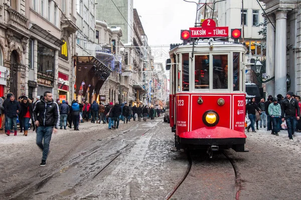 Stanbul Turkey Aralık 2015 Taksim Beyoğlu Nda Karlı Bir Gün — Stok fotoğraf