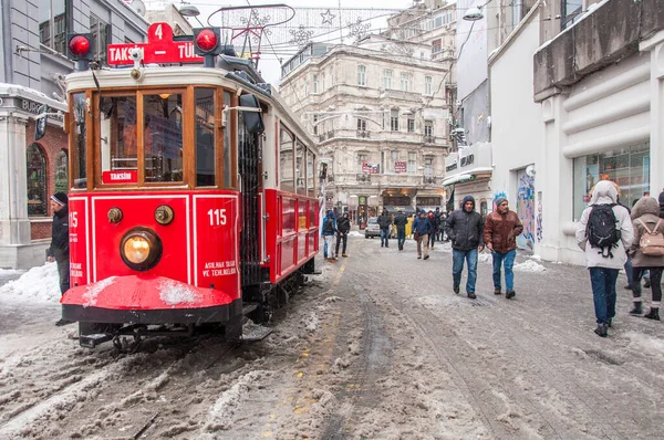 Stanbul Turkey Aralık 2015 Taksim Beyoğlu Nda Karlı Bir Gün — Stok fotoğraf