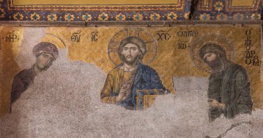 İSTANBUL - 26 Kasım 2016: Ayasofya 'nın içinde bir Bizans mozaiği olan İsa Mesih mozaiği. İstanbul, Türkiye. 13. yüzyılın Bizans mozaiği..