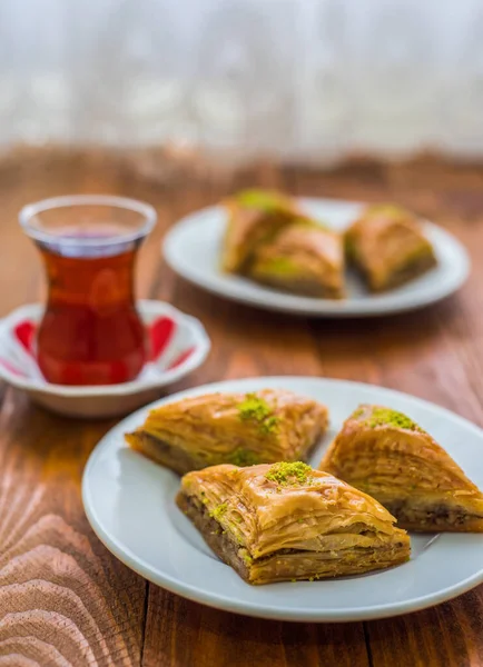 Turkish Sweet Baklava Plate Turkish Tea — Stok Foto