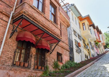 Eski şehir Balat 'ta renkli evler. İstanbul, Türkiye.