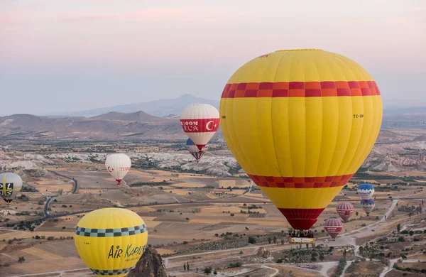 Cappadocia Goreme Turkey Szeptember 2016 Hőlégballon Repül Szikla Táj Cappadocia — Stock Fotó