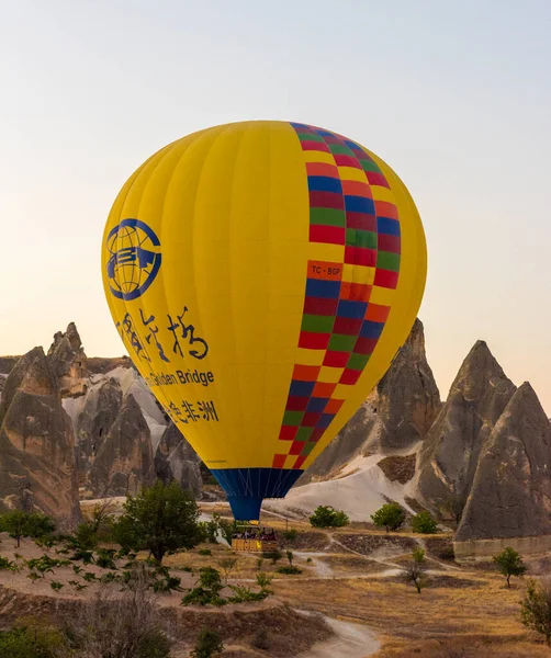 Cappadocia Goreme Turkey Szeptember 2016 Hőlégballon Repül Szikla Táj Cappadocia — Stock Fotó