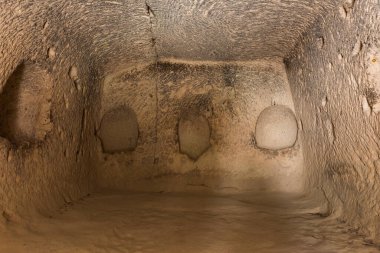 Pasabag Keşiş Vadisi 'ndeki Mağara Evi, Mantar Kayası. Mantar şekilli taşlarıyla bilinir. Kapadokya, Nevsehir, Türkiye.