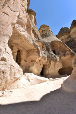 Pasabag Keşiş Vadisi 'ndeki Mağara Evi, Mantar Kayası. Mantar şekilli taşlarıyla bilinir. Kapadokya, Nevsehir, Türkiye.