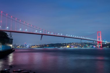 Beylerbeyi 'den İstanbul Boğaz Köprüsü (15 Temmuz Şehitler Köprüsü) manzarası. İstanbul, Türkiye.