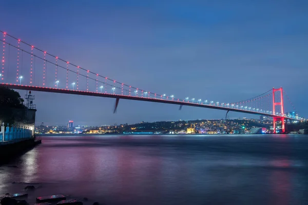 イスタンブールボスポラス橋 7月15日殉教者橋 ビレルボイからの眺め トルコのイスタンブール — ストック写真