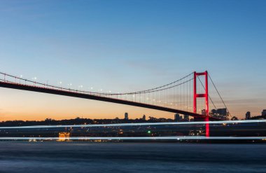 Beylerbeyi 'den İstanbul Boğaz Köprüsü (15 Temmuz Şehitler Köprüsü) manzarası. İstanbul, Türkiye.
