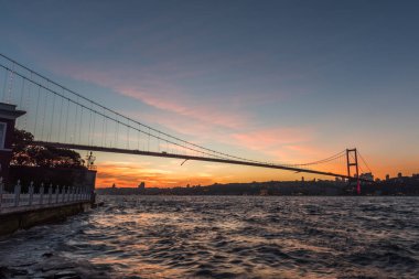 Beylerbeyi 'den İstanbul Boğaz Köprüsü (15 Temmuz Şehitler Köprüsü) manzarası. İstanbul, Türkiye.