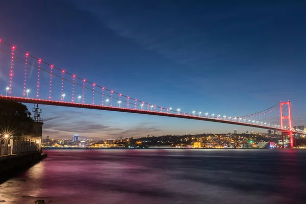 イスタンブールボスポラス橋 7月15日殉教者橋 ビレルボイからの眺め トルコのイスタンブール — ストック写真