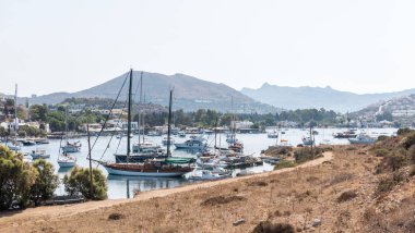Gumusluk (Myndos), Bodrum 'da bir sahil köyü ve balıkçı limanı. Mugla, Türkiye.