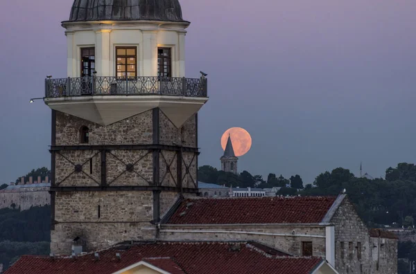 Πύργος Της Παρθένου Θέα Στο Φεγγάρι Κωνσταντινούπολη Τουρκία Kiz Kulesi — Φωτογραφία Αρχείου