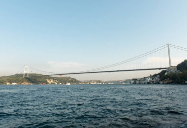 İstanbul, Türkiye 'deki Fatih Sultan Mehmet Köprüsü.