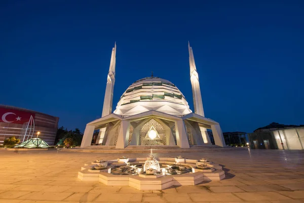 Istanbul Turkey August 2016 Marmara University Faculty Theology Mosque Altunizade — Stock Fotó