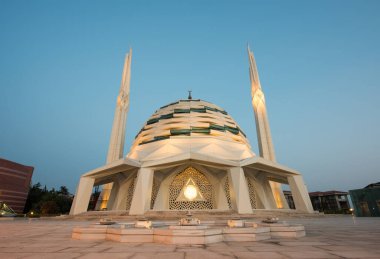 İSTANBUL, TURKEY - 1 Ağustos 2016: Marmara Üniversitesi İlahiyat Fakültesi Camisi. Altunizade, İstanbul, Türkiye.