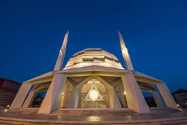 Istanbul Turkey August 2016 Marmara University Faculty Theology Mosque Altunizade — Stock Photo, Image