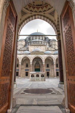 İSTANBUL, TURKEY - 22 Şubat 2016: Süleyman Camii 'nin iç görünümü (Süleyman Camisi), İstanbul, Türkiye.
