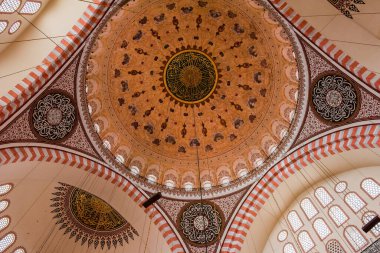 İSTANBUL, TURKEY - 22 Şubat 2016: Süleyman Camii 'nin iç görünümü (Süleyman Camisi), İstanbul, Türkiye.