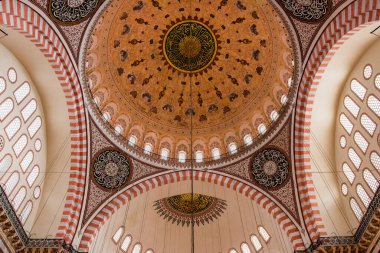 İSTANBUL, TURKEY - 22 Şubat 2016: Süleyman Camii 'nin iç görünümü (Süleyman Camisi), İstanbul, Türkiye.