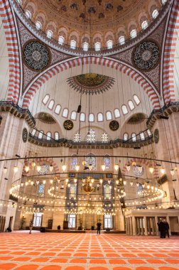 İSTANBUL, TURKEY - 22 Şubat 2016: Süleyman Camii 'nin iç görünümü (Süleyman Camisi), İstanbul, Türkiye.