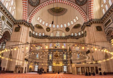 İSTANBUL, TURKEY - 22 Şubat 2016: Süleyman Camii 'nin iç görünümü (Süleyman Camisi), İstanbul, Türkiye.