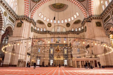 İSTANBUL, TURKEY - 22 Şubat 2016: Süleyman Camii 'nin iç görünümü (Süleyman Camisi), İstanbul, Türkiye.