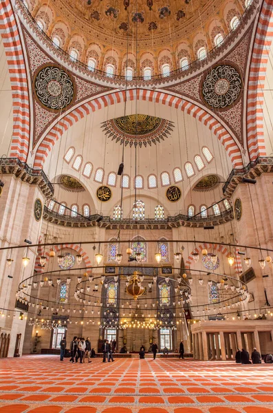 伊斯坦布尔 土耳其 2016年2月22日 土耳其伊斯坦布尔苏莱曼尼亚清真寺 苏莱曼尼亚Camisi 的内部景观 — 图库照片