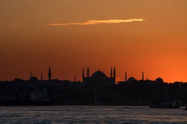 İstanbul, Türkiye 'de güzel gün batımı manzarası.