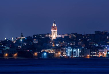 Geceleri Galata Kulesi. İstanbul, Türkiye.