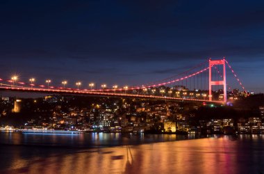Günbatımında Fatih Sultan Mehmet Köprüsü İstanbul, Türkiye.