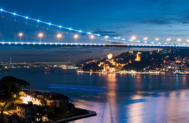 Günbatımında Fatih Sultan Mehmet Köprüsü İstanbul, Türkiye.