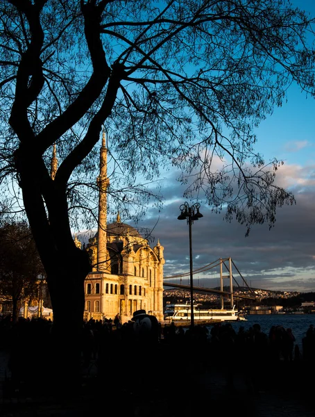Ιστανβουλ Τουρκια Φεβρουαριου 2016 Τζαμί Ορτάκου Και Γέφυρα Βοσπόρου Στην — Φωτογραφία Αρχείου