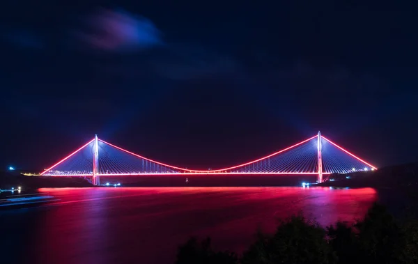 トルコのイスタンブールにあるヤヴズ スルタン セリム橋 第3ボスポラス橋の夕景 — ストック写真