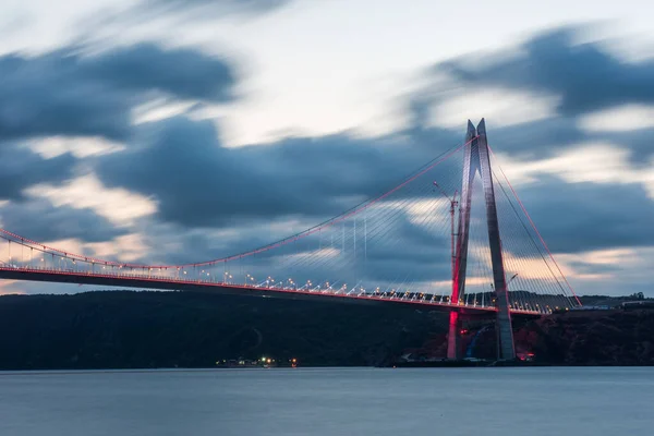 土耳其伊斯坦布尔的Yavuz Sultan Selim桥 博斯普鲁斯桥第三次日落视图 — 图库照片