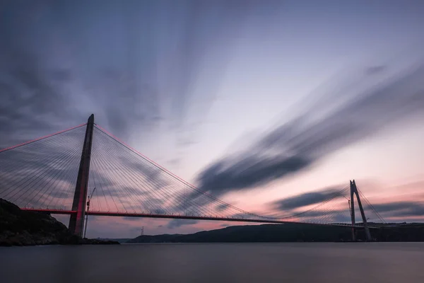 トルコのイスタンブールにあるヤヴズ スルタン セリム橋 第3ボスポラス橋の夕景 — ストック写真