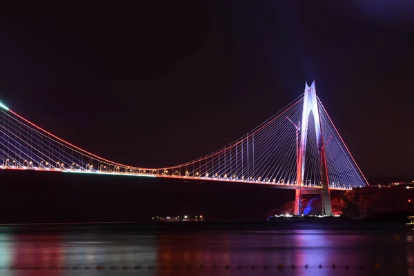 トルコのイスタンブールにあるヤヴズ スルタン セリム橋 第3ボスポラス橋の夕景 — ストック写真