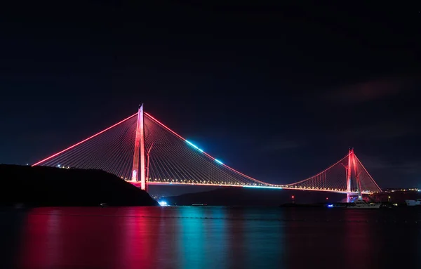 トルコのイスタンブールにあるヤヴズ スルタン セリム橋 第3ボスポラス橋の夕景 — ストック写真