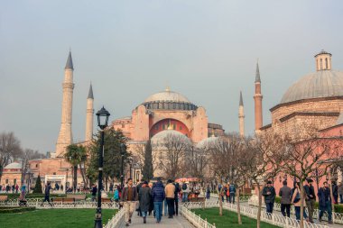 İSTANBUL, TURKEY - 27 Şubat 2016: Ayasofya. Ayasofya, İstanbul 'un ünlü tarihi binasıdır..
