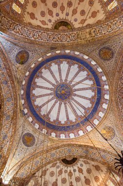 İSTANBUL, TURKEY - 27 Şubat 2016: İstanbul 'daki Mavi Cami (Sultanahmet Camii). Cami iç görünümü.