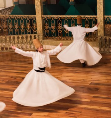 İSTANBUL, TURKEY - 20 Ekim 2016: Semazen, Dervişler. İstanbul, Türkiye 'de Dönen Dervişler Töreni. Mevlana Derviş Dansı.