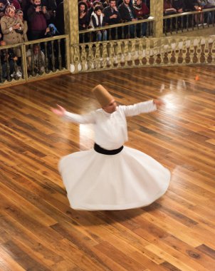 İSTANBUL, TURKEY - 20 Ekim 2016: Semazen, Dervişler. İstanbul, Türkiye 'de Dönen Dervişler Töreni. Mevlana Derviş Dansı.