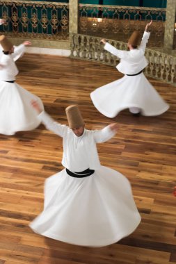İSTANBUL, TURKEY - 20 Ekim 2016: Semazen, Dervişler. İstanbul, Türkiye 'de Dönen Dervişler Töreni. Mevlana Derviş Dansı.