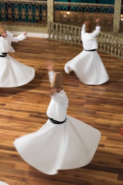 İSTANBUL, TURKEY - 20 Ekim 2016: Semazen, Dervişler. İstanbul, Türkiye 'de Dönen Dervişler Töreni. Mevlana Derviş Dansı.