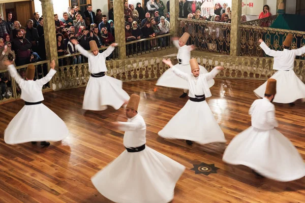 Istanbul Turkey 2016年10月20日 Semazen Dervishs トルコのイスタンブールでのダーヴィッシュの儀式 メヴラナ ダーヴィッシュダンス — ストック写真