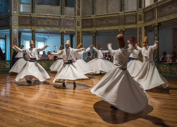 Istanbul Turquia Abril 2016 Cerimônia Dervixes Rodopiantes Cerimônia Dervixes Sufi — Fotografia de Stock