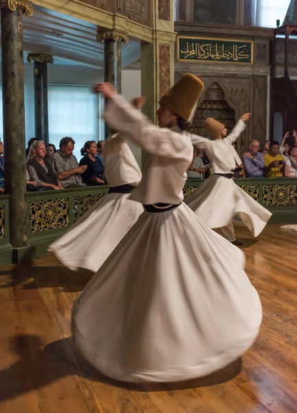 伊斯坦布尔 土耳其 2016年4月17日 旋转衍生品仪式 在Galata Mawlawi House Museum Galata Mevlevihanesi — 图库照片