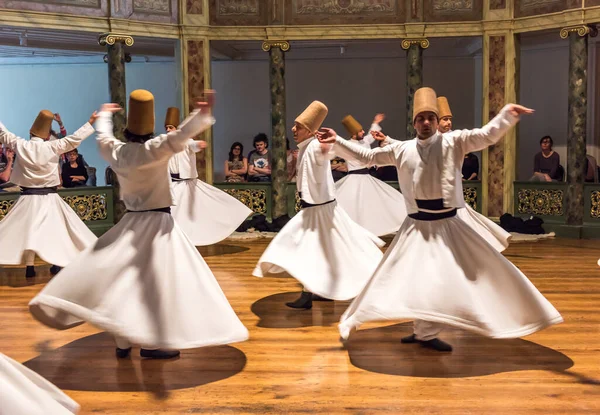 Istanbul Turquia Abril 2016 Cerimônia Dervixes Rodopiantes Cerimônia Dervixes Sufi — Fotografia de Stock